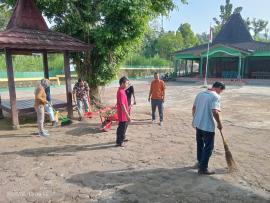 Gerakan Jumat Bersih di Kalurahan Pengkol: Meningkatkan Kesadaran Lingkungan melalui Gotong Royong